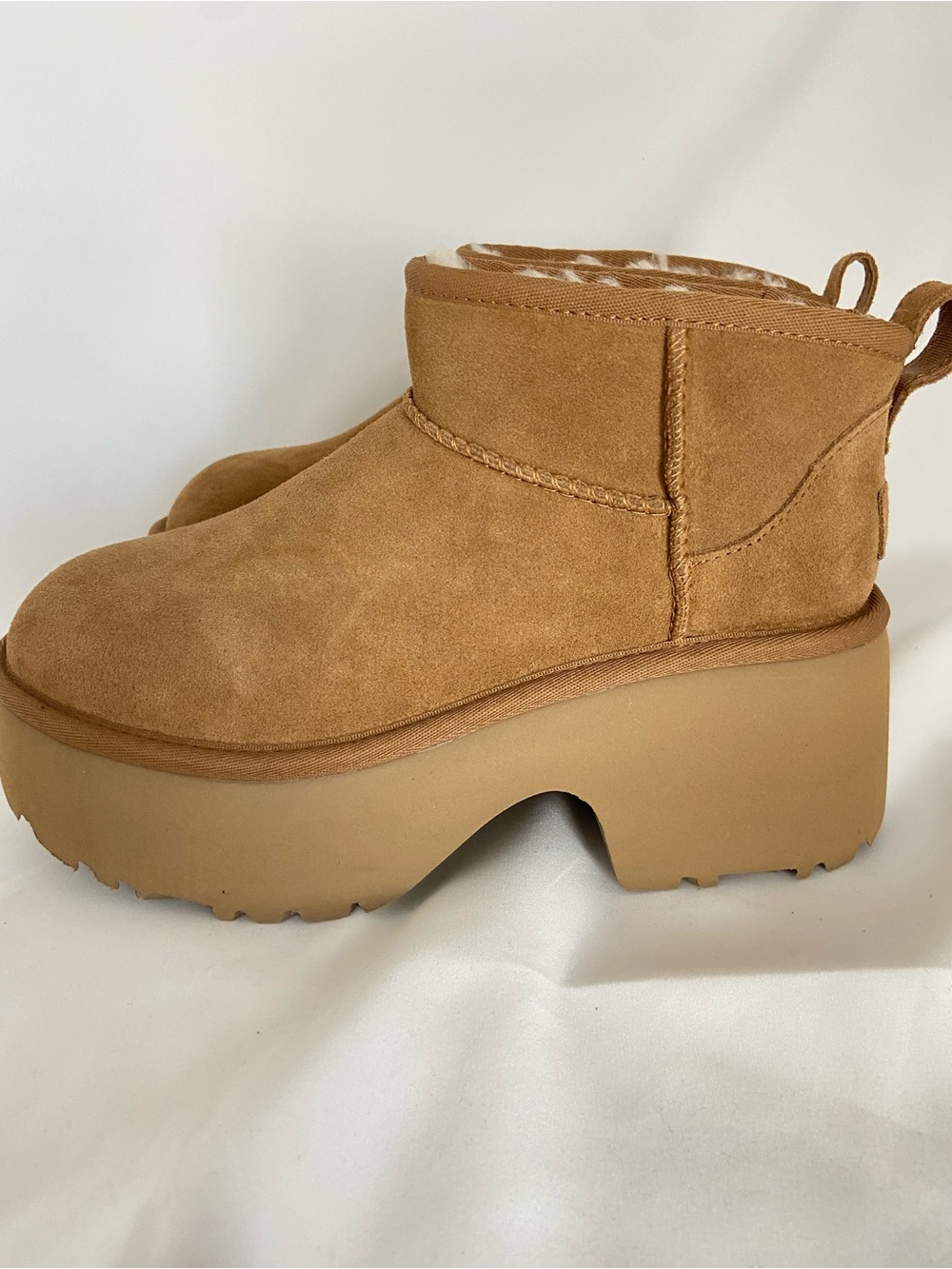UGG Women's Classic Ultra Mini Platform Suede Booties in Chestnut Size 7 - Picture 4 of 9